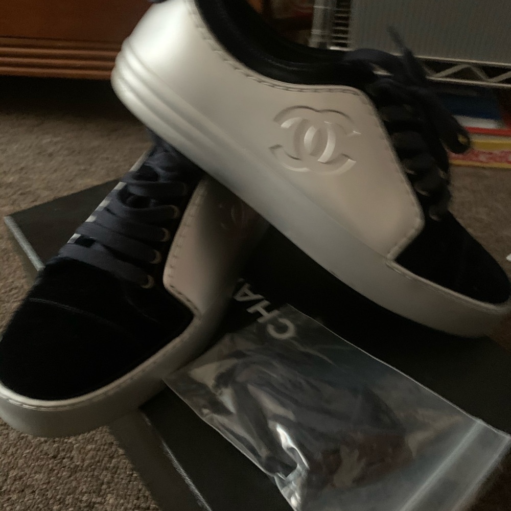 Chanel - Picture 3 of 4